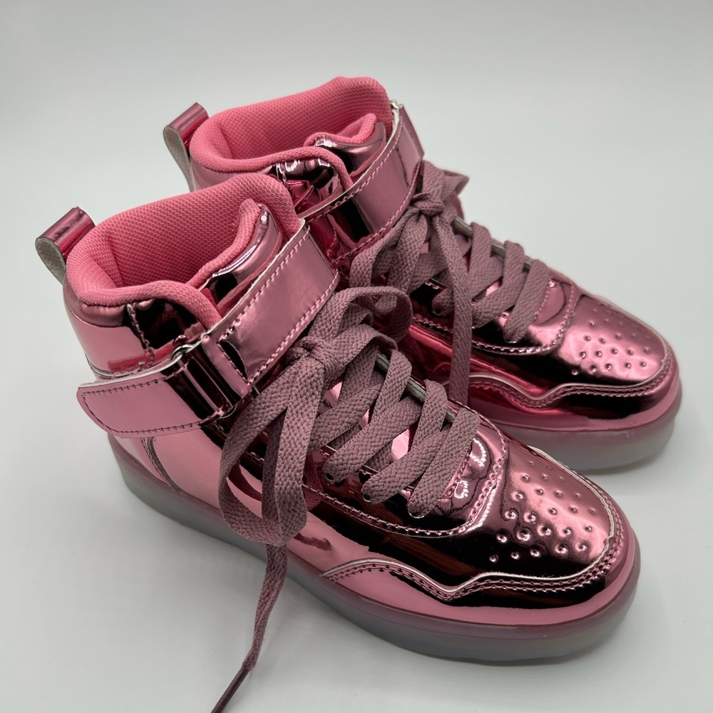 Unisex Pink Metallic LED Shoes Light Up Sneakers Kid’s Size 11 1/2. NWOT